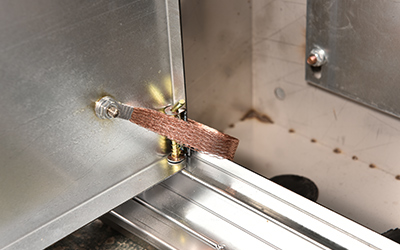 過(guò)門(mén)接地線